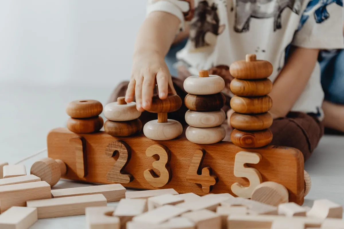 Jouets Montessori : lesquels choisir selon l'âge ?